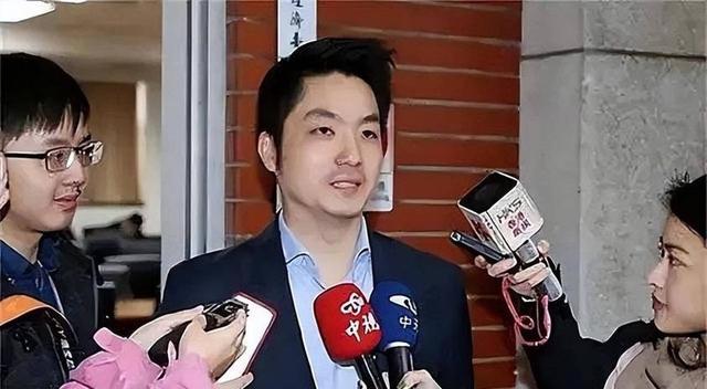 蒋万安是蒋介石的第四代后人，而他的生日居然与毛家祖孙是同一天