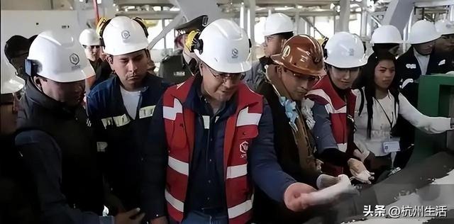 对华合约全部撕毁！中国又一伙伴背后捅刀子，骗走了20亿倒向美国