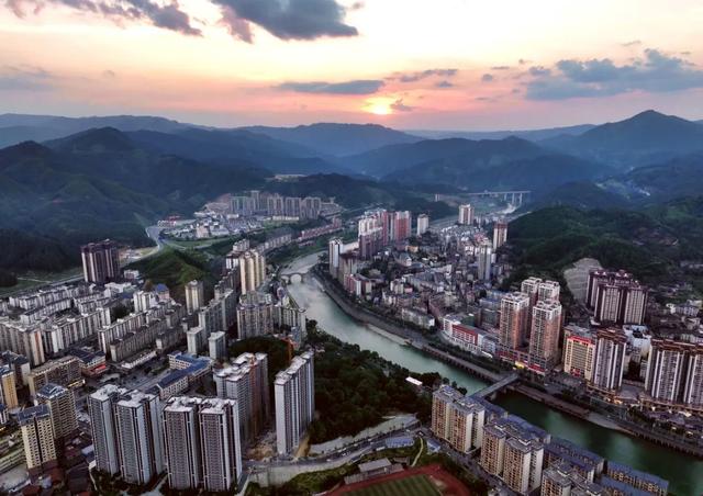 贵州这个小县城，风景美、物价低、节奏慢，在这里生活很安逸