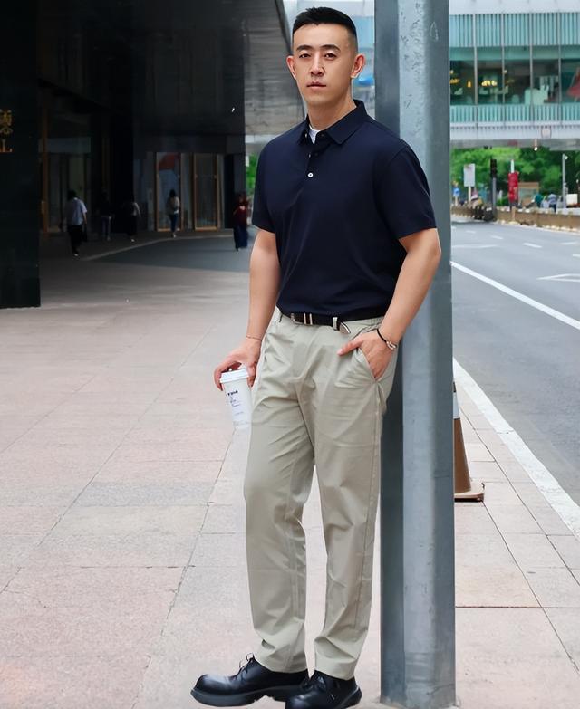 职场男人不管多少岁，夏天穿Polo衫就选这4种颜色，绅士又时髦