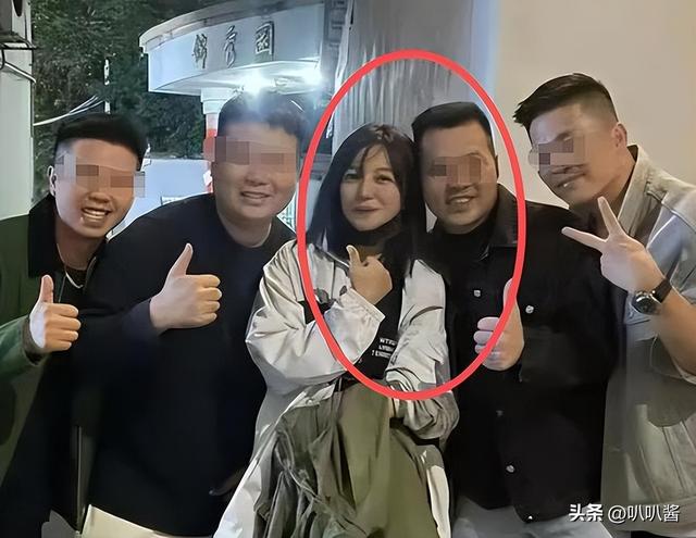 面相又变了！49岁赵薇广东吃饭，又老又瘦没架子，却再无回头路走