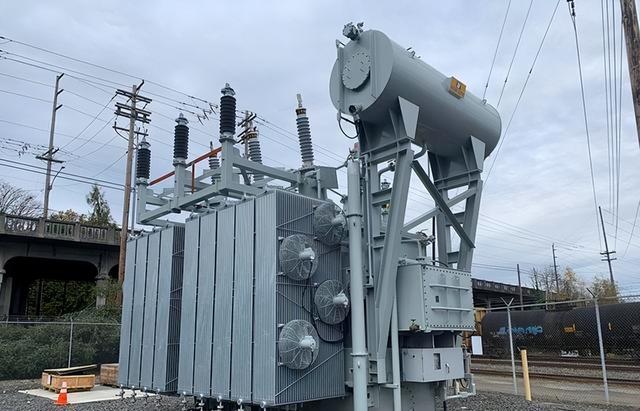 马斯克预言成真！全球抢购中国变压器，美国加税104%反被卡脖子