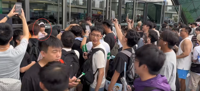 女主播模仿Faker擦边走红，遭Faker粉丝抵制，不会去现场看世界赛