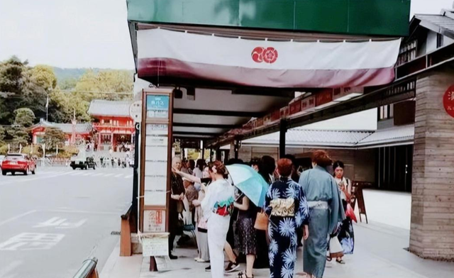 大量日本游客涌进北京！打着旅游幌子不去旅游不吃美食，为啥来？