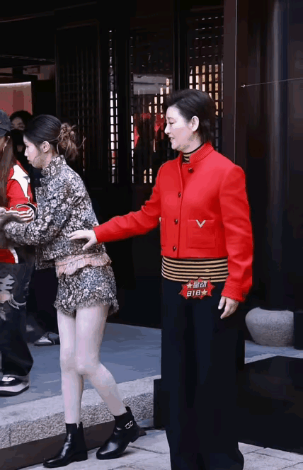 演都不演了！徐帆回应离婚后	，冯小刚和养女双双撕下她的“体面	”