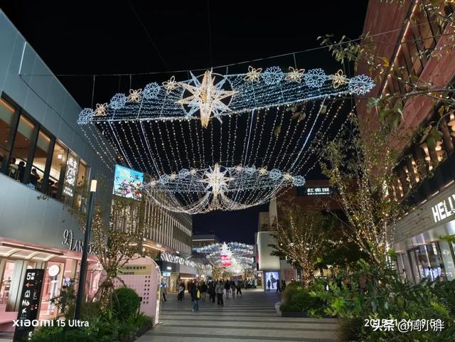 上海GateM西岸梦中心，为开封滨湖商业提供了湖畔松弛感的参考