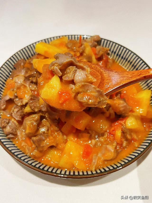 钾是香菇的20倍，建议中老年隔天吃一次，对肝脏好，腿脚也有力