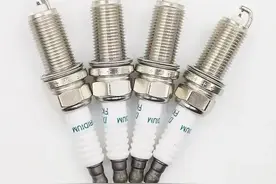 30元和100元的火花塞，智商税还是黑科技？修车工说出大实话！图片