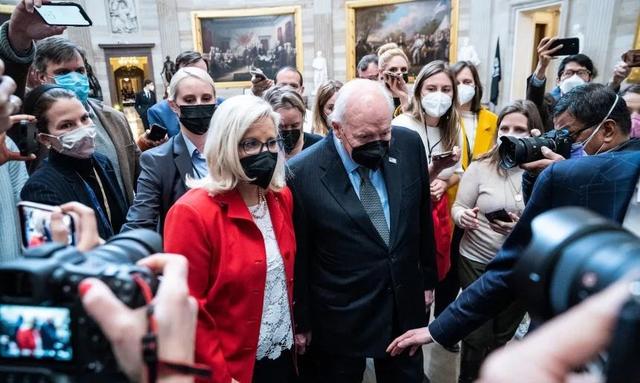 美国最牛副总统去世！特朗普继承他的衣钵却反目，连悼词都懒得念