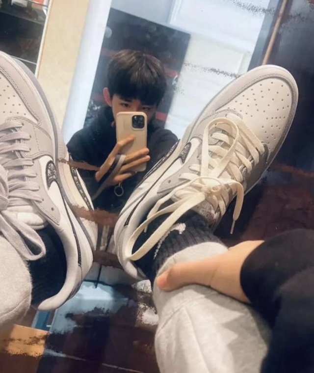 19岁荣梓杉人设崩塌！被曝同时交往三女+家暴报警