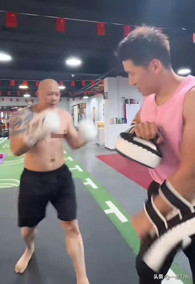 北京肖哥去世，才45岁！家里放14吨原石给娇妻玩	，手握十几套房本