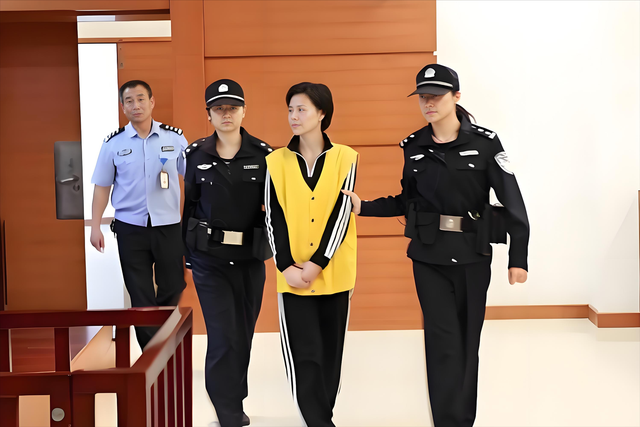 她利用美貌骗17亿，煤老板为她豪掷3000万，地产老总"送"她1.8亿