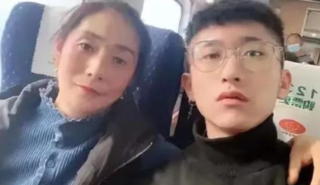 母亲去世1713天后，父亲被执行死刑，儿子拒领骨灰，亲戚：白眼狼