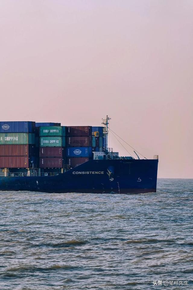 不堆航母拼巧劲，中国武库舰两条奇路，60 枚导弹饱和攻击防不住