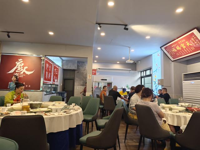 越南地导真会说，此时游越最当时，你在北方穿貂，我在越南露腰