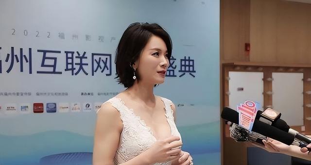 陈思诚爱惨了她	，王凯迷恋着她，41岁成单亲妈妈的她活成了大赢家