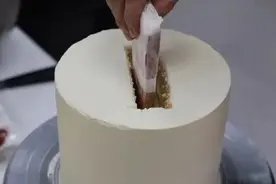 一只蛋糕6000元?店主接到“大订单”后却报了警！图片