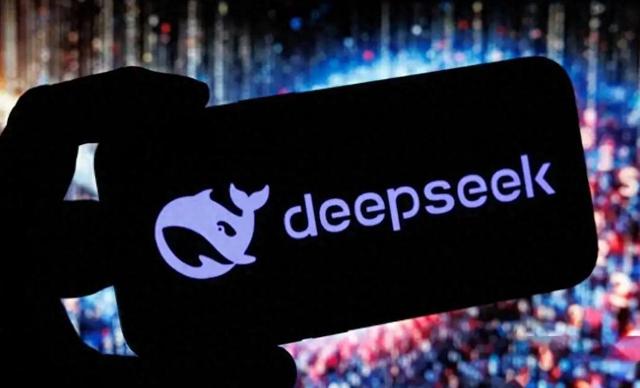 美国要慌了？Deepseek，全面适配国产AI芯片了