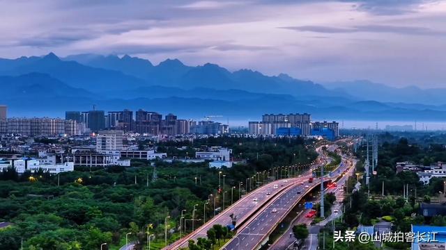 四川建有三环路的宝藏县级城市，物产丰饶方言特别，好吃又好玩！