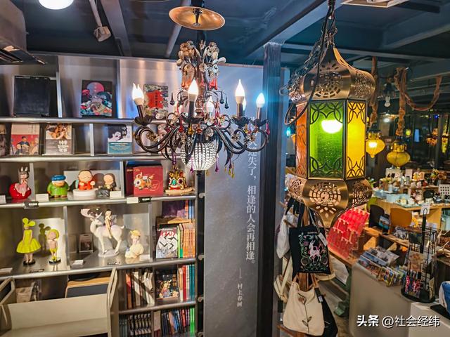 探秘中山路 286 号！奇点书集：双层秘境，多元业态焕文艺