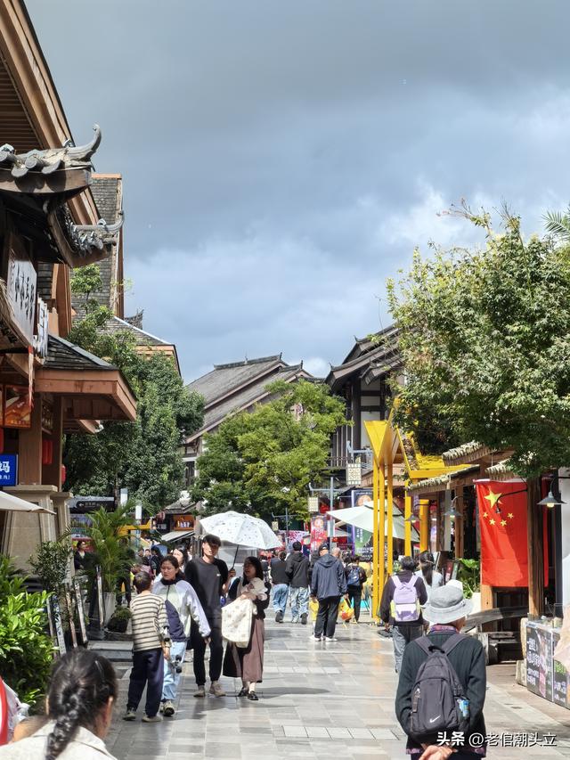 冬天的早上 晒着太阳从大观楼徒步到西山茶马花街 是什么样的感受？