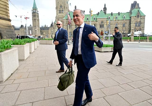 加拿大总理见到中方，当面说出了一句话	，旁边官员听到后都大吃一惊