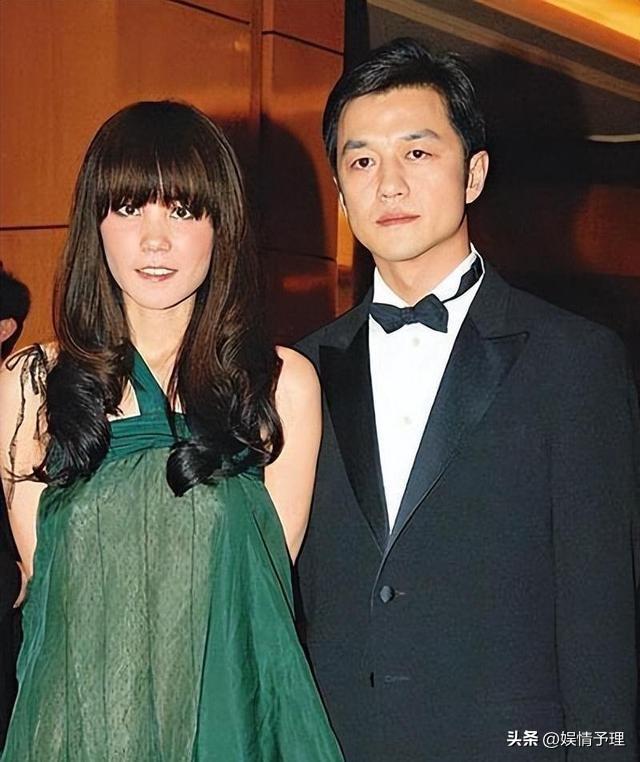 53岁李亚鹏现状：公司狂赚70亿，却住乡下吃野菜，小娇妻不离不弃