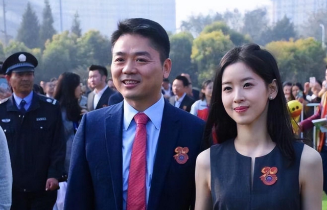 刘强东上千亿身家背后，儿子却是他一生的痛，感谢章泽天视如己出
