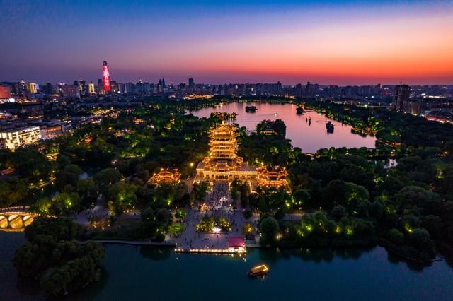 上个月去了趟济南，我实话实说：当地人的素质让我大开眼界