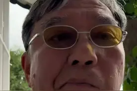 著名演员李立群到妹妹家蹭饭被拒绝出门，妹妹表示不欢迎两面人图片