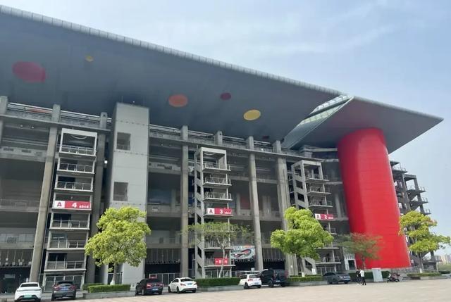 我是北京人，去了嘉定和宝山，直言不讳：嘉定跟宝山天差地别