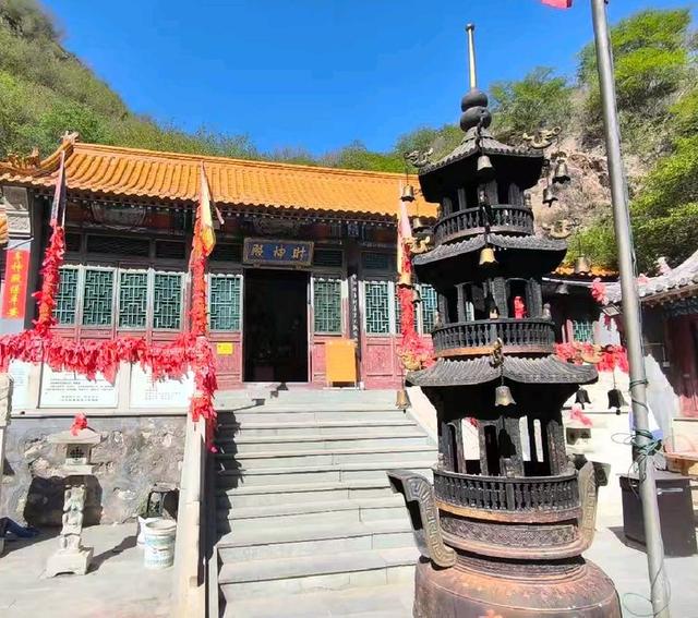 到河北张家口登鸡鸣山