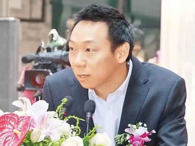 偷鸡不成蚀把米！本想“毁了”张柏芝，不料自己先被扒了个底朝天