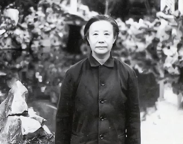 1955年，毛主席看到枪决名单后，拍案大怒：她可是咱全党的恩人！