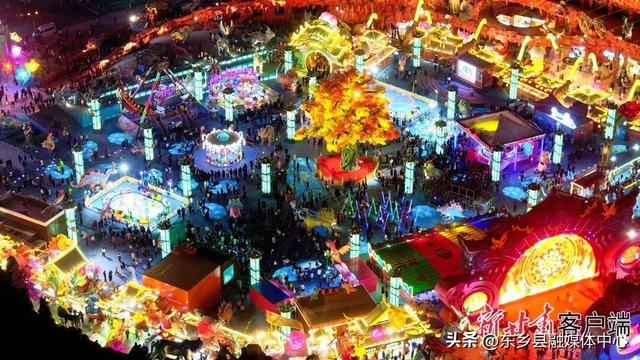 “花开临夏”不夜城盛大开园