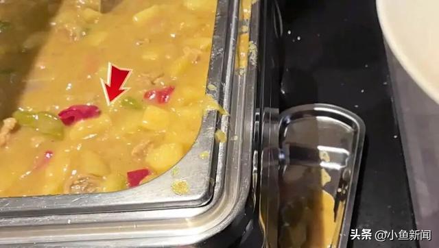 脚踩过的毛巾擦刷牙杯、马桶尿渍不清洁、餐盘里有头发……这些品牌酒店服务为何如此敷衍？