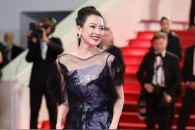 章子怡戛纳红毯获清场待遇、气场全开，杨幂拘谨摆手像个丫鬟图片