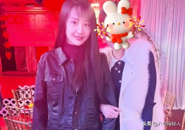 35岁郑爽近照曝光！形象管理失败，彻底成了素人	，在美日子舒坦了