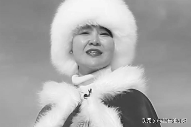 47岁贺娇龙去世！同学曝抢救过程	，网友提醒成真，此前疑早有征兆