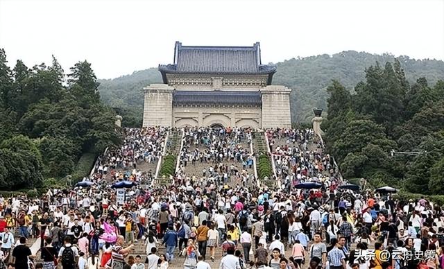 年轻人为何集体“白嫖”景区？报复性白嫖，景区赚不到钱了？