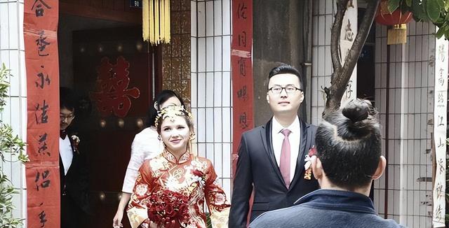 98年，河南小伙娶了乌克兰女子，病逝后妻子把3个儿子国籍全改了