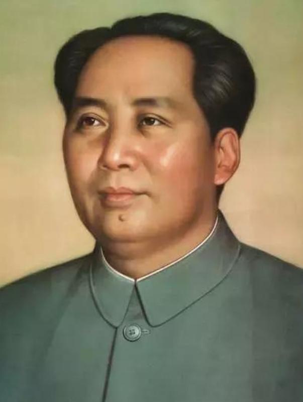天安门为何不悬挂毛主席的照片，反倒要挂画像？答案令人意想不到
