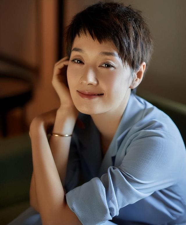 文章也没想到	，马年刚开始，“听劝	”的马伊琍就掀起了一波新高潮