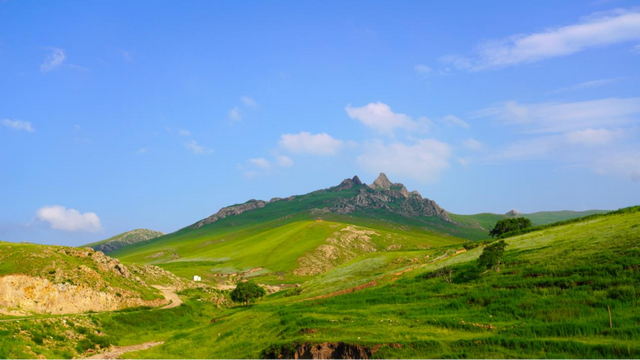 四子王旗笔架山：草原深处的自然奇观