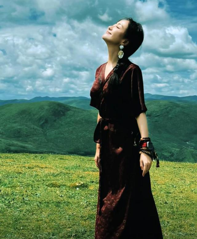 杨蓉一人去色达7天不看手机，每天只吃一锅面，担忧10年后的自己