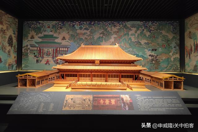 青海省博物馆：参观青海历史文物展