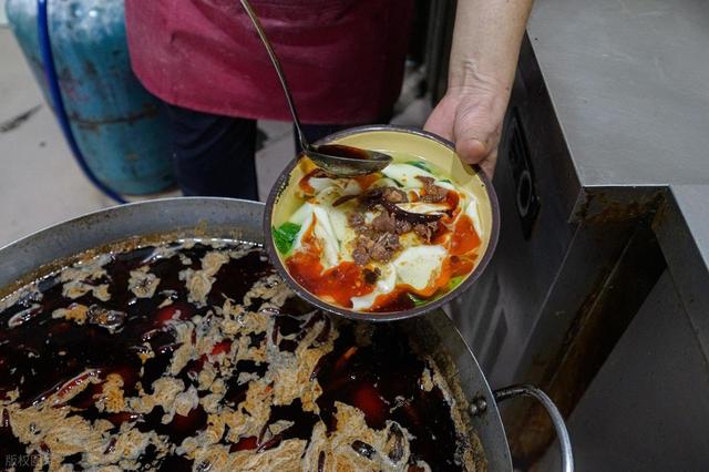 这座火车拉来的牛肉板面城，大多人都没怎么玩过