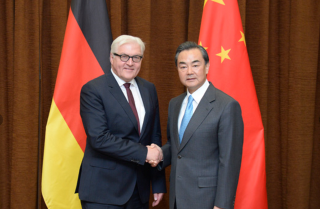 德国外长急电北京求和，王毅外长翻出旧账，一句话亮清对德红线