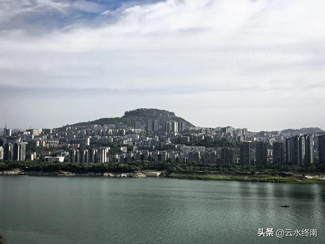 三峡边这样小城，爱了爱了：有独特美食烟火气，有万里长江第一梯