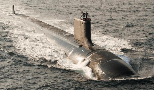 张召忠：美国就算一动不动	，中国20年也追不上，中美差距那么大？